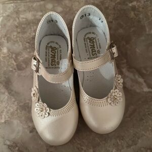 Elegant Beige Mary Jane Shoes with Floral Accents